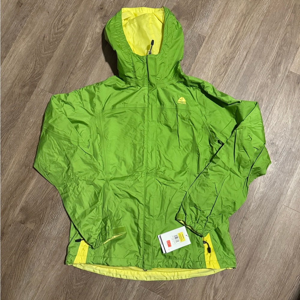 Women’s Nike ACG Jacket Small
